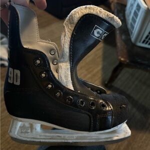 Boys CCM Champion 90 size 1